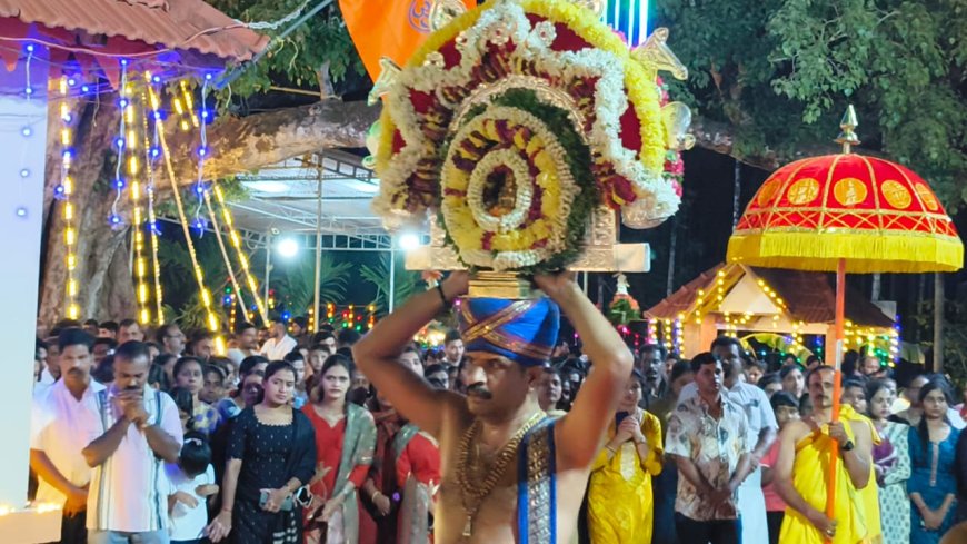 ನೆಲ್ಲಿಹುದಿಕೇರಿ;ಶ್ರೀ ಸತ್ಯನಾರಾಯಣ ದೇವಸ್ಥಾನದ ವಾರ್ಷಿಕೋತ್ಸವದಲ್ಲಿ ಪಾಲ್ಗೊಂಡ ಭಕ್ತ ಸಮೂಹ