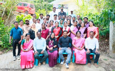 ಸ್ನೇಹ ಸಮ್ಮಿಲನದಲ್ಲಿ ಒಟ್ಟುಗೂಡಿದ 23 ವರ್ಷದ ಹಿಂದಿನ ಗೆಳೆಯರು ; ಕನ್ನಡ ಶಾಲೆ ಉಳಿಸಲು ಪಣ ತೊಟ್ಟ ಮೂರ್ನಾಡು ಸರ್ಕಾರಿ ಶಾಲೆಯ ಸಹಪಾಠಿಗಳು