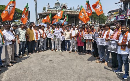 ಕುಶಾಲನಗರ : ಎಐಸಿಸಿ ಅಧ್ಯಕ್ಷ ಮಲ್ಲಿಕಾರ್ಜುನ ಖರ್ಗೆ ವಿರುದ್ದ ಬಿಜೆಪಿ ಪ್ರತಿಭಟನೆ