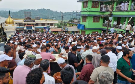 ವಿವಿಧ ಧಾರ್ಮಿಕ ಕಾರ್ಯಕ್ರಮಗಳೊಂದಿಗೆ  ಇತಿಹಾಸ ಪ್ರಸಿದ್ಧ ನಾಪೋಕ್ಲು ಬಳಿಯ ಎಮ್ಮೆಮಾಡು ಮಖಾಂ ಉರೂಸ್ ಸಂಪನ್ನ