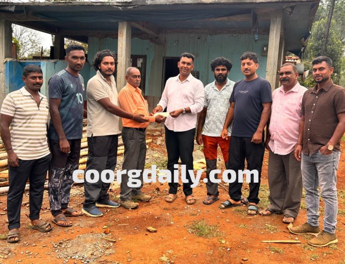 ಮರಂದೋಡ ಗೌಡ ಸಮಾಜ ಕಟ್ಟಡ ನಿರ್ಮಾಣಕ್ಕೆ  ಧನಸಹಾಯ ನೀಡಿದ ಸಮಾಜ ಸೇವಕ‌ ಎಡಿಕೇರಿ ಪ್ರಸನ್ನ