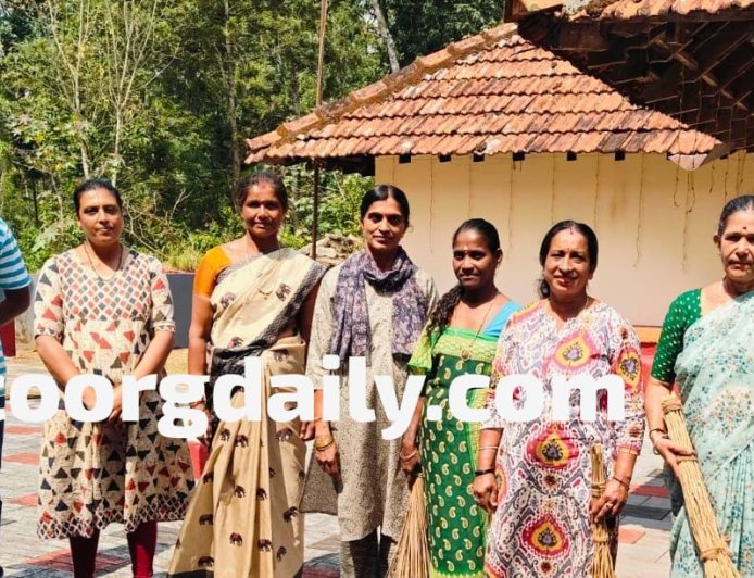 ಸಂಘದ ಸದಸ್ಯರಿಂದ ದೇವಸ್ಥಾನದಲ್ಲಿ ಸ್ವಚ್ಛತಾ ಕಾರ್ಯಕ್ರಮ