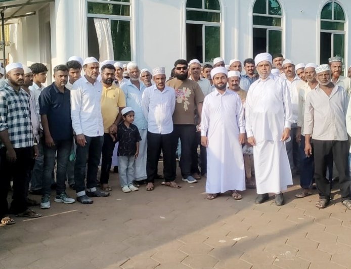 ಎಮ್ಮೆಮಾಡು  ಉರೂಸ್ ಪ್ರಯುಕ್ತ 'ಕೊಡಿ ತೂಕಲ್' ಕಾರ್ಯಕ್ರಮ