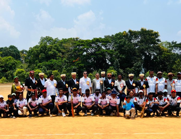 ಹಾತೂರಿನಲ್ಲಿ ಕೊಡವ ಸವಿತಾ ಸಮಾಜದ ಕ್ರಿಕೆಟ್ ಕಳಿಕೂಟಕ್ಕೆ ಚಾಲನೆ ನೀಡಿದ ಶಾಸಕ ಎಎಸ್ ಪೊನ್ನಣ್ಣ