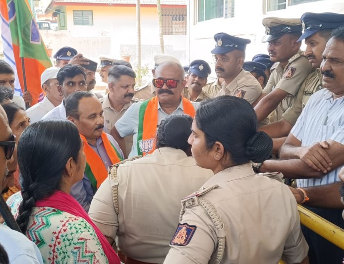ಬಿಜೆಪಿ ವಿರಾಜಪೇಟೆ ಮಂಡಲದಿಂದ ಅರಣ್ಯ ಕಚೇರಿಗೆ ಮುತ್ತಿಗೆ