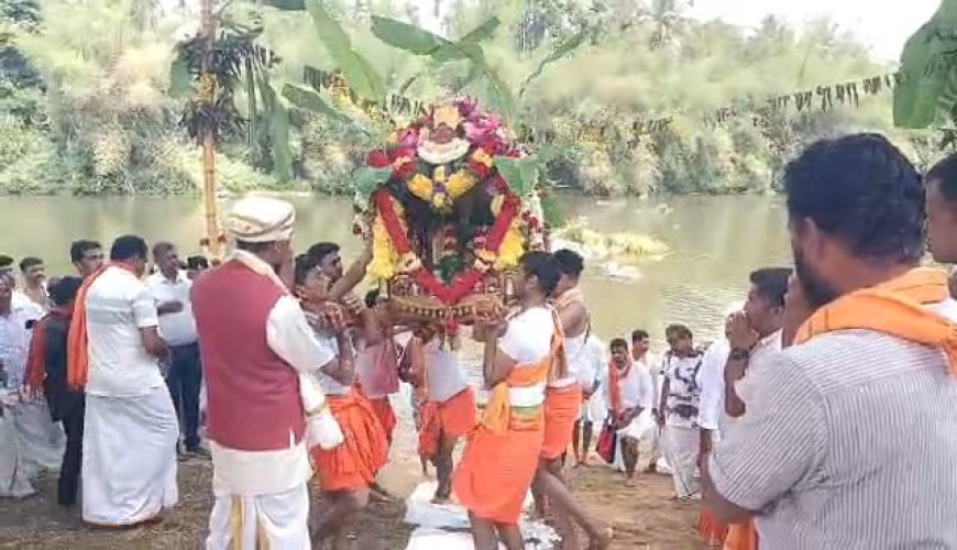 ಶ್ರದ್ಧಾ-ಭಕ್ತಿಯಿಂದ ನೆರವೇರಿದ ಕರಡಿಗೋಡು ಶ್ರೀ ಬಸವೇಶ್ವರ ದೇವರ ವಾರ್ಷಿಕೋತ್ಸವ