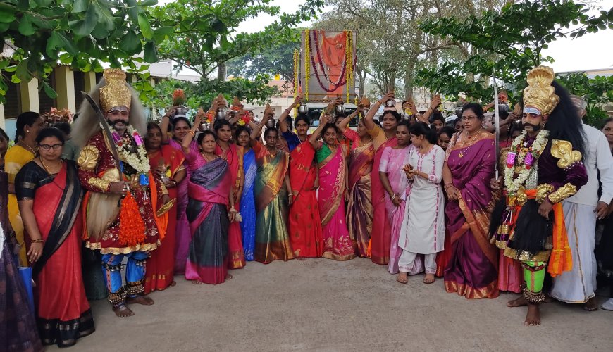 ಶನಿವಾರಸಂತೆ:- ಮಹಿಳಾ ದಿನಾಚರಣೆ ಹಾಗೂ ಶಿವಕುಮಾರ ಸ್ವಾಮೀಜಿ ಜಯಂತಿ ಅಂಗವಾಗಿ ಪಟ್ಟಣದಲ್ಲಿ ವಿಜೃಂಭಣೆಯ ಮೆರವಣಿಗೆ