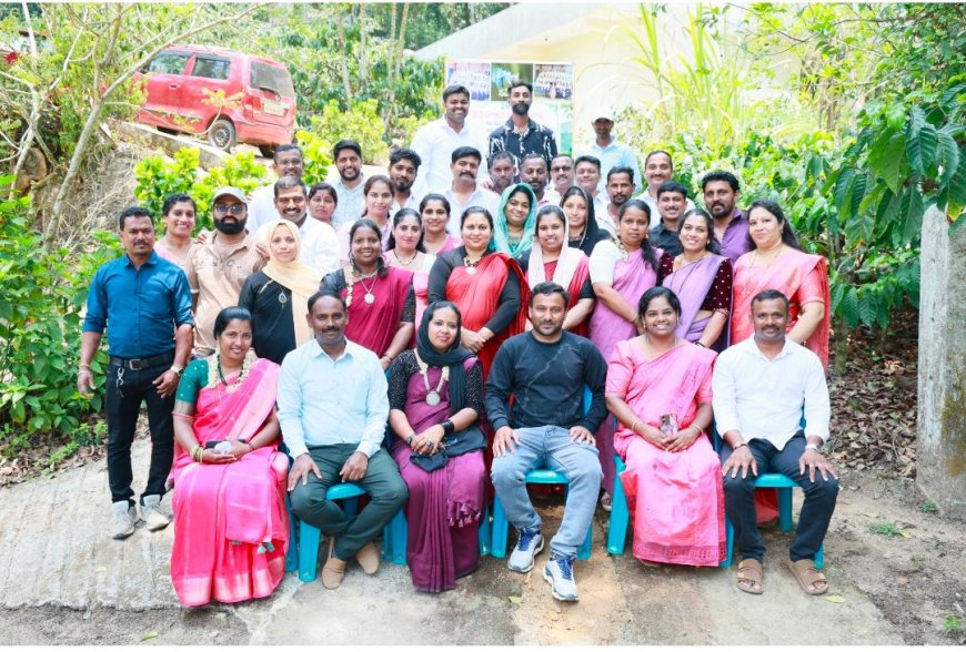 ಸ್ನೇಹ ಸಮ್ಮಿಲನದಲ್ಲಿ ಒಟ್ಟುಗೂಡಿದ 23 ವರ್ಷದ ಹಿಂದಿನ ಗೆಳೆಯರು ; ಕನ್ನಡ ಶಾಲೆ ಉಳಿಸಲು ಪಣ ತೊಟ್ಟ ಮೂರ್ನಾಡು ಸರ್ಕಾರಿ ಶಾಲೆಯ ಸಹಪಾಠಿಗಳು