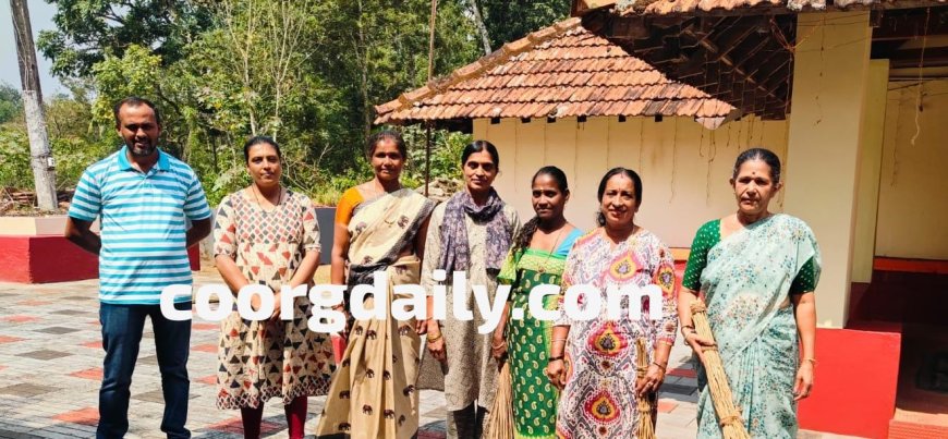 ಸಂಘದ ಸದಸ್ಯರಿಂದ ದೇವಸ್ಥಾನದಲ್ಲಿ ಸ್ವಚ್ಛತಾ ಕಾರ್ಯಕ್ರಮ
