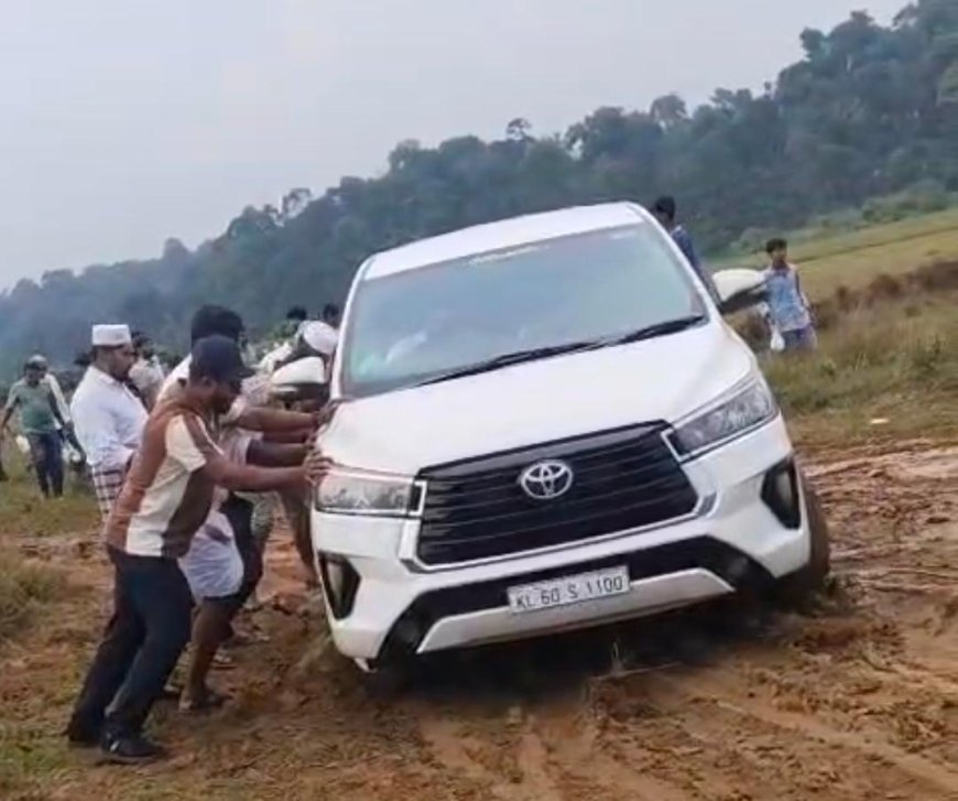 ಎಮ್ಮೆಮಾಡುವಿನಲ್ಲಿ ಉರೂಸ್ ಕಾರ್ಯಕ್ರಮದ ವೇಳೆ ಸುರಿದ ಧಾರಾಕಾರ ಮಳೆ; ಗದ್ದೆಯ ಕೆಸರಲ್ಲಿ ಸಿಲುಕಿದ ಭಕ್ತಾಧಿಗಳ ವಾಹನಗಳು