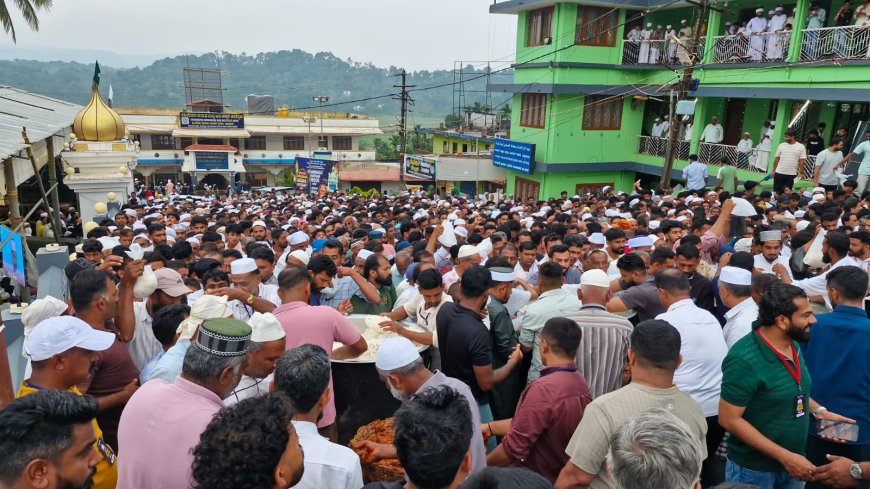 ವಿವಿಧ ಧಾರ್ಮಿಕ ಕಾರ್ಯಕ್ರಮಗಳೊಂದಿಗೆ  ಇತಿಹಾಸ ಪ್ರಸಿದ್ಧ ನಾಪೋಕ್ಲು ಬಳಿಯ ಎಮ್ಮೆಮಾಡು ಮಖಾಂ ಉರೂಸ್ ಸಂಪನ್ನ