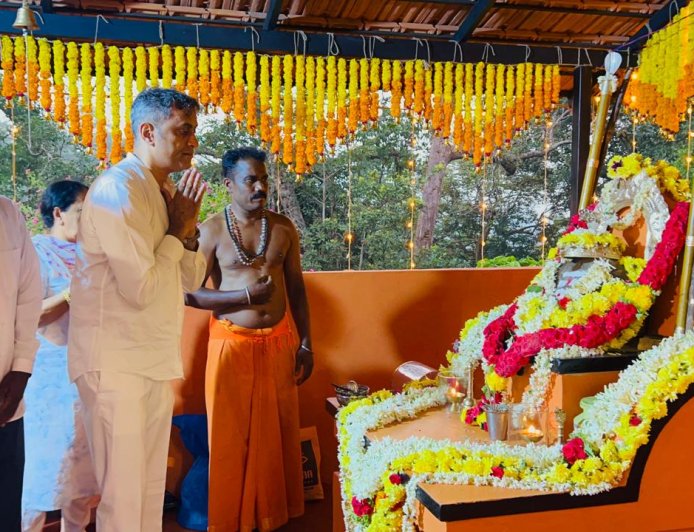 ಚೆಯ್ಯಂಡಾಣೆಯಲ್ಲಿರುವ ಸ್ವಾಮಿ ಕೊರಗಜ್ಜ ಸ್ಥಾನದ ಅಭಿವೃದ್ಧಿಗೆ ಒಂದು ಲಕ್ಷ ರೂ ನೀಡಿದ ಶಾಸಕ‌ ಎಎಸ್ ಪೊನ್ನಣ್ಣ