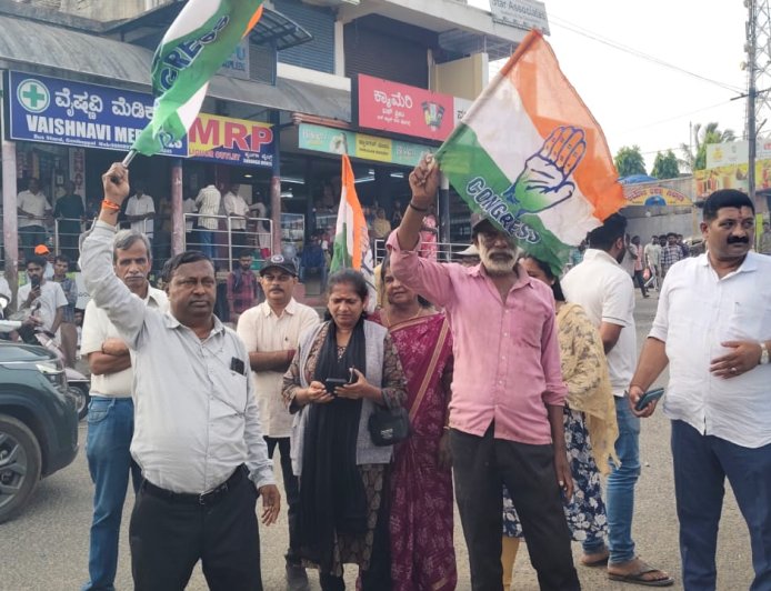 ಉಪ ಚುನಾವಣೆಯಲ್ಲಿ ಕಾಂಗ್ರೆಸ್ ಗೆಲುವು:ಗೋಣಿಕೊಪ್ಪ ‌ನಗರ ಕಾಂಗ್ರೆಸ್ ‌ವತಿಯಿಂದ ಸಂಭ್ರಮಾಚರಣೆ