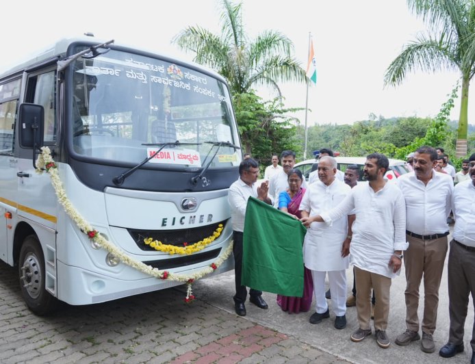 ಪತ್ರಿಕಾ ಪ್ರವಾಸ ವಾಹನಕ್ಕೆ ಚಾಲನೆ