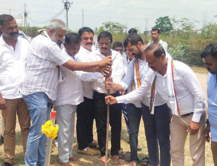 ಕುಶಾಲನಗರ : ರೂ.5.5 ಕೋಟಿ ವೆಚ್ಚದ ವಿವಿಧ ಅಭಿವೃದ್ಧಿ ಕಾಮಗಾರಿಗಳಿಗೆ ಶಾಸಕ ಮಂತರ್ ಗೌಡ ಚಾಲನೆ