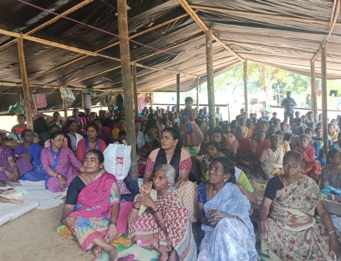 ಕುಂಬೂರು ಪೈಸಾರಿ ಜಾಗದಲ್ಲಿ ನಿವೇಶನಕ್ಕಾಗಿ ಧರಣಿ