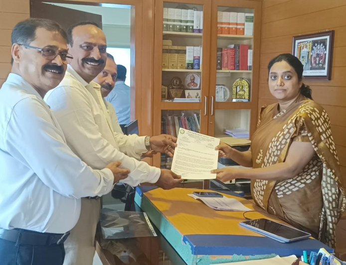 ಆನ್ ಲೈನ್  ಔಷಧಿ ವಹಿವಾಟು ವಿರೋಧಿಸಿ ಕೊಡಗಿನಾದ್ಯಂತ ಔಷಧಿ ಅಂಗಡಿಗಳ ಬಂದ್ ಯಶಸ್ವಿ;  ಪ್ರದಾನಿಗಳಿಗೆ ಜಿಲ್ಲಾಡಳಿತದ ಮೂಲಕ ಮನವಿ ಸಲ್ಲಿಕೆ