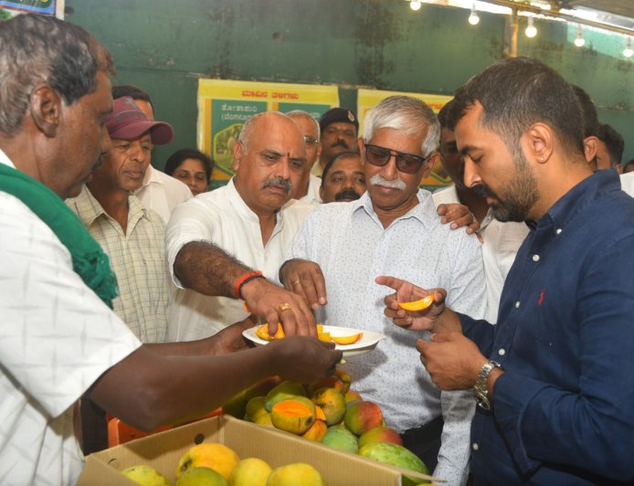 ಮಾವು ಮತ್ತು ಹಲಸು ಮೇಳಕ್ಕೆ ಶಾಸಕರಾದ ಡಾ.ಮಂತರ್ ಗೌಡ ಚಾಲನೆ