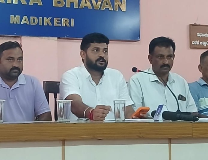 ಹೇರೂರು ಗ್ರಾಮದಲ್ಲಿ ಸಮಾಜ ಕಲ್ಯಾಣ ಇಲಾಖೆ ವಶಕ್ಕೆ ಪಡೆದ ಕಟ್ಟಡದಲ್ಲಿ ಆಸ್ಪತ್ರೆ ಆರಂಭಿಸಲು ಗ್ರಾಮಸ್ಥರ ಒತ್ತಾಯ