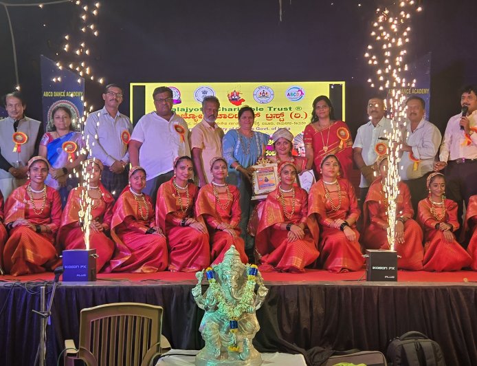 ಕಾವ್ಯಶ್ರೀ ಕಾಂತ್ ರಾಜ್ ರವರಿಗೆ ಒಲಿದ " ಕರ್ನಾಟಕ ಕನ್ನಡ ರತ್ನ " ಪ್ರಶಸ್ತಿ