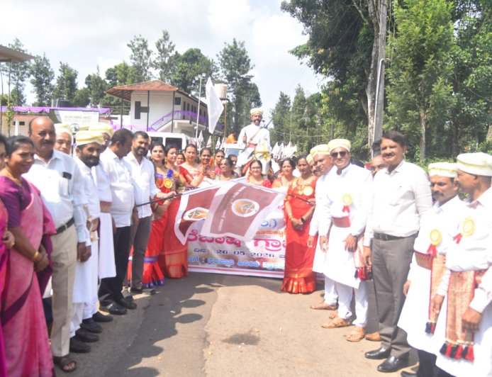 ಮರಗೋಡು ಗ್ರಾಮದಲ್ಲಿ ಅರೆಭಾಷೆ ಗ್ರಾಮೋತ್ಸವ ; ಅರೆಭಾಷೆ ಕಲಿಕೆ ಮತ್ತು ಅಭಿವೃದ್ಧಿಗೆ ಮತ್ತಷ್ಟು ಶ್ರಮಿಸಿ: ಡಾ.ಮಂತರ್ ಗೌಡ