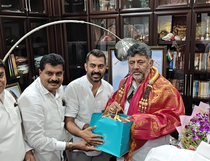 ಡಿ.ಕೆ ಶಿವಕುಮಾರ್ ಅವರನ್ನು ಭೇಟಿಯಾಗಿ ಶುಭ ಹಾರೈಸಿದ ಶಾಸಕ ಡಾ.ಮಂತರ್ ಗೌಡ