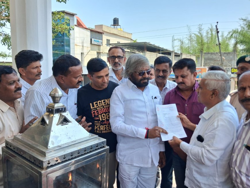 ಕುಶಾಲನಗರ : ವೀರಶೈವ ಮಹಾಸಭಾದ ರಾಷ್ಟ್ರೀಯ ಅಧ್ಯಕ್ಷ ಈಶ್ವರ ಖಂಡ್ರೆಗೆ ಸ್ವಾಗತ ; ರಾಜರ ಗದ್ದುಗೆ, ಕೋಟೆ ಅರಮನೆ ಸಂರಕ್ಷಣೆಗೆ ಸಚಿವರಿಗೆ ಮನವಿ ಪತ್ರ