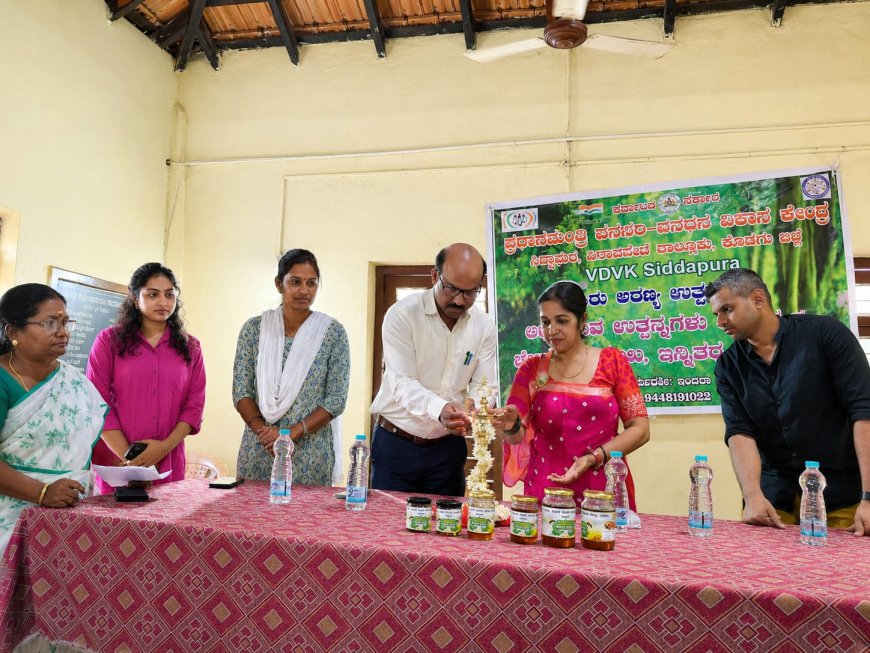 ವನಧನ ಯೋಜನೆಯಡಿ ಮಹಿಳೆಯರು ಸಂಗ್ರಹಿಸಿದ ಜೇನುಹನಿ ಮಾರುಕಟ್ಟೆಗೆ ಬಿಡುಗಡೆ