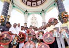 ನಾಲ್ವಡಿ ಕೃಷ್ಣರಾಜ ಒಡೆಯರ್ ಜಯಂತಿ ಅಂಗವಾಗಿ ಸೇವಾ ಕಾರ್ಯಕ್ರಮಗಳಿಗೆ ಚಾಲನೆ ನೀಡಿದ ಯದುವೀರ್ ಒಡೆಯರ್;  ಚಾಮುಂಡಿಬೆಟ್ಟದಲ್ಲಿ ವಿಶೇಷ ಪೂಜೆ, ಕೆ.ಆರ್. ವೃತ್ತದಲ್ಲಿ ಪುಷ್ಪಾರ್ಚನೆ, 40ಕ್ಕೂ ಹೆಚ್ಚು ಕೇಂದ್ರಗಳಲ್ಲಿ ಅನ್ನಸಂತರ್ಪಣೆ