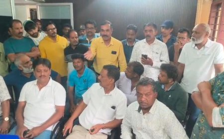 ವಿರಾಜಪೇಟೆಯಲ್ಲಿ ಫಿಫಾ ವಿಶ್ವ ಕಪ್ ಪುಟ್ಬಾಲ್ ತಂಡಗಳ ಫ್ಲೆಕ್ಸ್ ತೆರೆವು:  ಪುಟ್ಬಾಲ್ ಅಭಿಮಾನಿಗಳಿಂದ ಪುರಸಭೆ ಮುಖ್ಯಾಧಿಕಾರಿಗಳ ವಿರುದ್ಧ ಆಕ್ರೋಶ