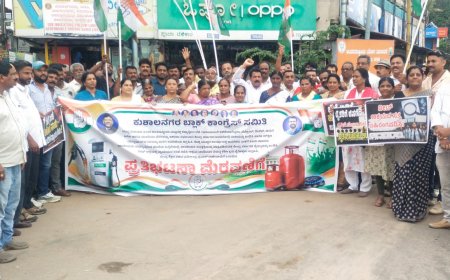 ಕುಶಾಲನಗರ : ತೈಲ,ಅಡುಗೆ ಅನಿಲ ಬೆಲೆ ಏರಿಕೆ ಖಂಡಿಸಿ ಕಾಂಗ್ರೆಸ್ ಪ್ರತಿಭಟನೆ