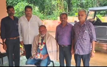 ಬಸ್ ತಂಗುದಾಣ -  ವಿದ್ಯುತ್  ವ್ಯವಸ್ಥೆ ಕಲ್ಪಿಸಿಕೊಟ್ಟ ದಾನಿ ಸಂಜು ಪೊನ್ನಪ್ಪಗೆ ಸನ್ಮಾನ