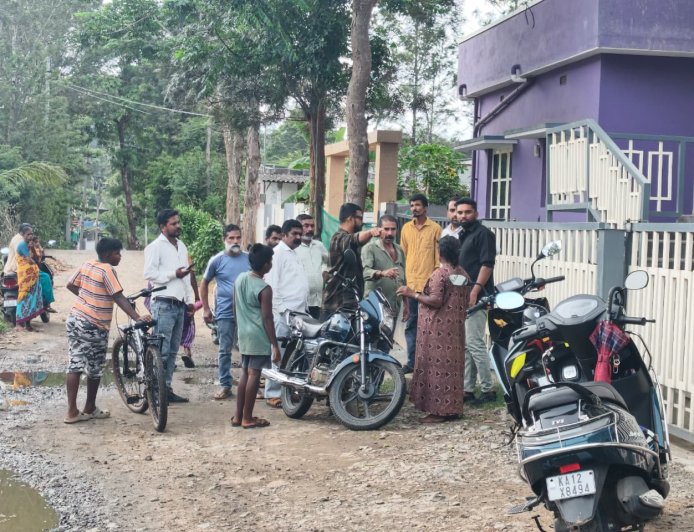 ಸುಂದರನಗರ: ರಸ್ತೆಗೆ ತ್ಯಾಜ್ಯ ನೀರು ಬಿಡುಗಡೆ, ಸಾರ್ವಜನಿಕರಿಂದಲೇ ಕ್ರಮ