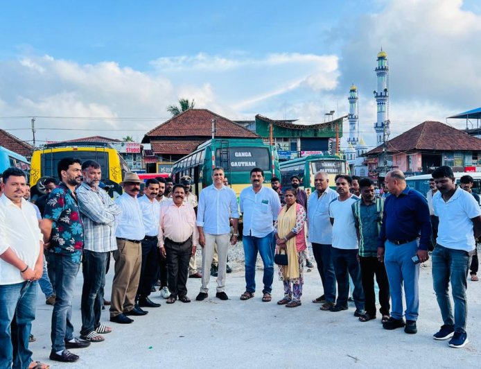 ಗೋಣಿಕೊಪ್ಪ:ಪೂರ್ಣಗೊಂಡ ನೂತನ ಬಸ್ಸ್ ತಂಗುದಾಣದ ಕಾಮಗಾರಿ ಪರಿಶೀಲನೆ ನಡೆಸಿದ ಶಾಸಕ ಎಎಸ್ ಪೊನ್ನಣ್ಣ