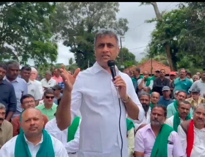 ಅರಣ್ಯ ಇಲಾಖೆ ವಿರುದ್ಧ ರೈತ ಸಂಘದಿಂದ ಪ್ರತಿಭಟನೆ : ಪ್ರತಿಭಟನಾ ಸ್ಥಳಕ್ಕೆ ಭೇಟಿ ನೀಡಿದ ಶಾಸಕ ಎ.ಎಸ್ ಪೊನ್ನಣ್ಣ
