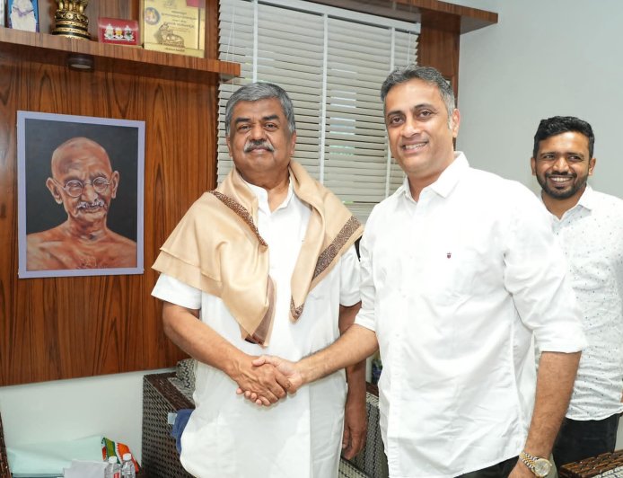 ಕೆಪಿಸಿಸಿ ನೂತನ ಅಧ್ಯಕ್ಷರಾಗದ ಬಿ.ಕೆ ಹರಿಪ್ರಸಾದ್ ಅವರನ್ನ ಭೇಟಿಯಾದ ಶಾಸಕ ಎಎಸ್ ಪೊನ್ನಣ್ಣ