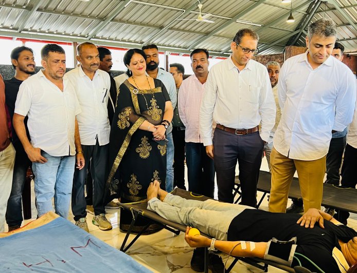 ವಿರಾಜಪೇಟೆಯಲ್ಲಿ ಸಹಾರ ಫ್ರೆಂಡ್ಸ್ ರಕ್ತದಾನ ಶಿಬಿರ ಉದ್ಘಾಟಿಸಿದ ಶಾಸಕ ಎಎಸ್ ಪೊನ್ನಣ್ಣ