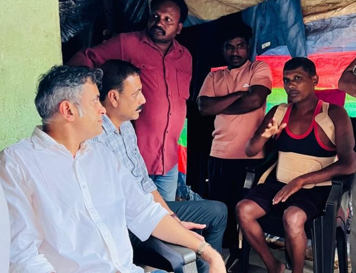 ಮರದಿಂದ ಬಿದ್ದು ಗಾಯಗೊಂಡಿದ್ದ ವ್ಯಕ್ತಿಗೆ ಶಾಸಕ ಪೊನ್ನಣ್ಣ ಸಾಂತ್ವನ