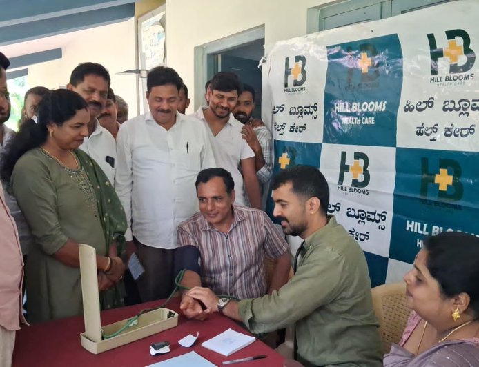 ಶಿಕ್ಷಣದೊಂದಿಗೆ ಆರೋಗ್ಯವಂತ ಸಮಾಜ ನಿರ್ಮಾಣಕ್ಕೆ ಕೈಜೋಡಿಸಿ : ಡಾ ಮಂತರ್ ಗೌಡ :  ಅಭ್ಯತ್ ಮಂಗಲ ಗ್ರಾಮದಲ್ಲಿ  ಉಚಿತ ಆರೋಗ್ಯ ತಪಾಸಣಾ ಶಿಬಿರ , ನೋಟ್ ಬುಕ್ ವಿತರಣೆ