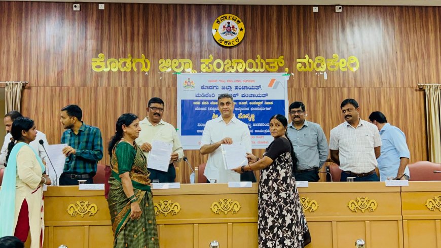 ಫಲಾನುಭವಿಗಳಿಗೆ ಮನೆ ನಿರ್ಮಿಸಲು, ಕಾಮಗಾರಿ ಆದೇಶ ಪತ್ರ ವಿತರಿಸಿದ ಶಾಸಕ ಎಎಸ್ ಪೊನ್ನಣ್ಣ