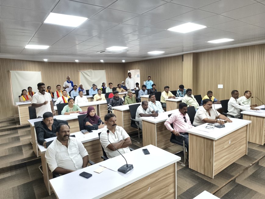 ಕುಶಾಲನಗರ : ದಿ.ಆರ್.ಗುಂಡೂರಾವ್ ಪ್ರತಿಮೆ ನಿರ್ಮಾಣ ಕುರಿತ ಮುಖಂಡರ ಸಭೆ