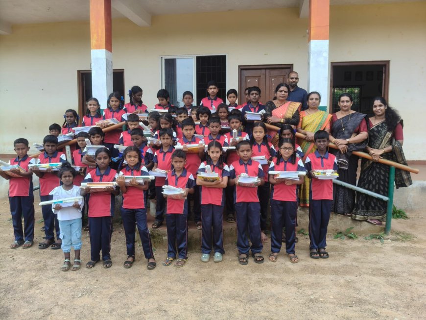 ಕ್ಲೋಸ್ ಬರ್ನ್ ಶಾಲೆಗೆ ನೋಟ್ ಪುಸ್ತಕ ವಿತರಣೆ