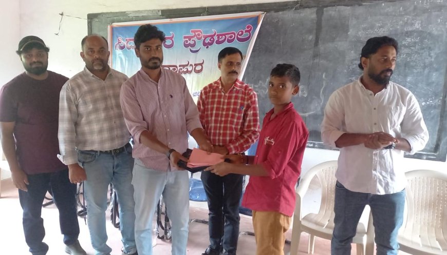 ಯುನೈಟೆಡ್ ಕೊಡಗು ಸಂಘದಿಂದ ಬಡ ವಿದ್ಯಾರ್ಥಿಗಳಿಗೆ ಸಮವಸ್ತ್ರ ವಿತರಣೆ