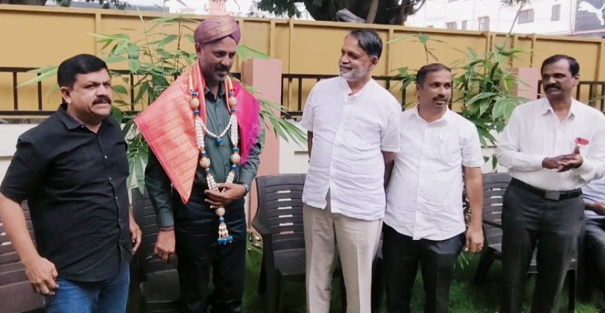ಆರ್ಟ್ ಆಫ್ ಲಿವಿಂಗ್‌ನ ಪ್ರತಿಷ್ಠಿತ ‘ತೆರೆಮರೆಯ ಸಾಧಕ’ ಪ್ರಶಸ್ತಿ ಪಡೆದ "ಮಾಧ್ಯಮ ಸ್ಪಂದನ" ಸಂಸ್ಥಾಪಕ ಅಜ್ಜಮಾಡ ರಮೇಶ್ ಕುಟ್ಟಪ್ಪ" ರಿಗೆ ಪ್ರತಿನಿಧಿ ಪತ್ರಿಕಾ ಬಳಗದ ವತಿಯಿಂದ ಸನ್ಮಾನ