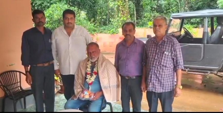 ಬಸ್ ತಂಗುದಾಣ -  ವಿದ್ಯುತ್  ವ್ಯವಸ್ಥೆ ಕಲ್ಪಿಸಿಕೊಟ್ಟ ದಾನಿ ಸಂಜು ಪೊನ್ನಪ್ಪಗೆ ಸನ್ಮಾನ