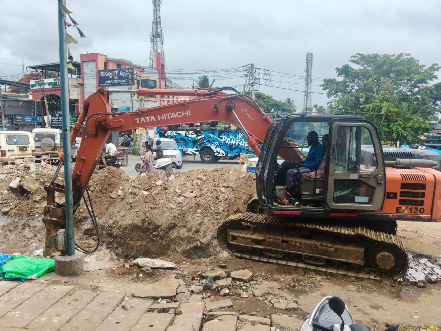 ಕುಶಾಲನಗರ: ಗಣಪತಿ ದೇವಸ್ಥಾನದ ಮುಂದೆ ಯುಜಿಡಿ ಕಾಮಗಾರಿ, ಸಾರ್ವಜನಿಕರು ಹೈರಾಣ