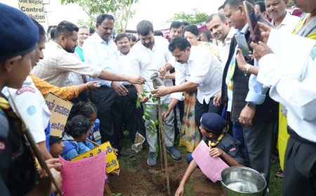 ಕೂಡುಮಂಗಳೂರು ಸರ್ಕಾರಿ ಪ್ರೌಢಶಾಲೆಯಲ್ಲಿ 'ನಮ್ಮ ನಡೆ ಹಸಿರೆಡೆಗೆ'- "ಪರಿಸರಕ್ಕಾಗಿ ನಾವು":" ಮಕ್ಕಳ ಪರಿಸರ ಸಂಭ್ರಮ":  "ಪರಿಸರ ಸಂರಕ್ಷಣೆ ನಮ್ಮೆಲ್ಲರ ಜವಾಬ್ದಾರಿ": ಹಸಿರು ಪರಿಸರ ನಿರ್ಮಾಣಕ್ಕೆ ಸಂಕಲ್ಪ ಅಗತ್ಯ: ಶಾಸಕ ಡಾ ಮಂತರ್ ಗೌಡ