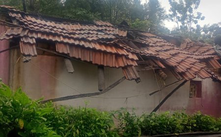ಹುಲಿತಾಳ : ಧಾರಾಕಾರ ಮಳೆಗೆ ಮನೆಯ ಮೇಲ್ಛಾವಣಿ ಕುಸಿದು ಸಂಪೂರ್ಣ ಹಾನಿ