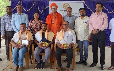 ಸಮಾಜದ ಕುಂದುಕೊರತೆಗಳನ್ನು ಜನರ ಮುಂದಿಡುವ ಮೂಲಕ ಸಾರ್ವಜನಿಕರಲ್ಲಿ ಜಾಗೃತಿ ಮೂಡಿಸುವ ಮಹತ್ತರ ಜವಾಬ್ದಾರಿಯನ್ನು ಪತ್ರಿಕೆಗಳು ನಿರ್ವಹಿಸುತ್ತಿವೆ:  ಶ್ರೀ ಮಹಾಂತ ಸ್ವಾಮೀಜಿ
