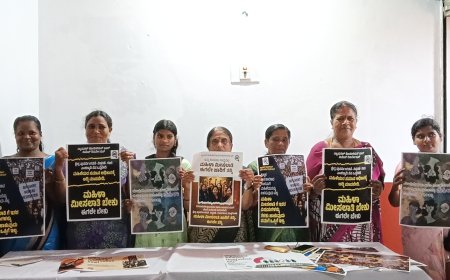 ಮುಂಗಾರು ಅಧಿವೇಶನದಲ್ಲೇ ಮಹಿಳಾ ಮೀಸಲಾತಿ ಜಾರಿಗೆ ಆಗ್ರಹ: ವಿರಾಜಪೇಟೆಯಲ್ಲಿ ಪೋಸ್ಟರ್ ಬಿಡುಗಡೆ, ಸಹಿ ಸಂಗ್ರಹ
